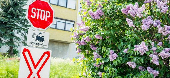 Stop tábla - vasúti átjáró Oberpullendorfban
